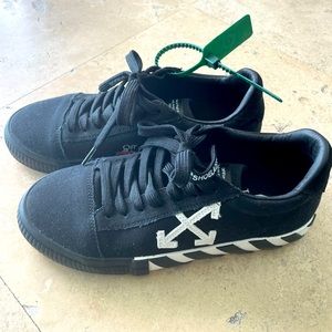 Off-White Black Low Top Vulcanized Sneakers